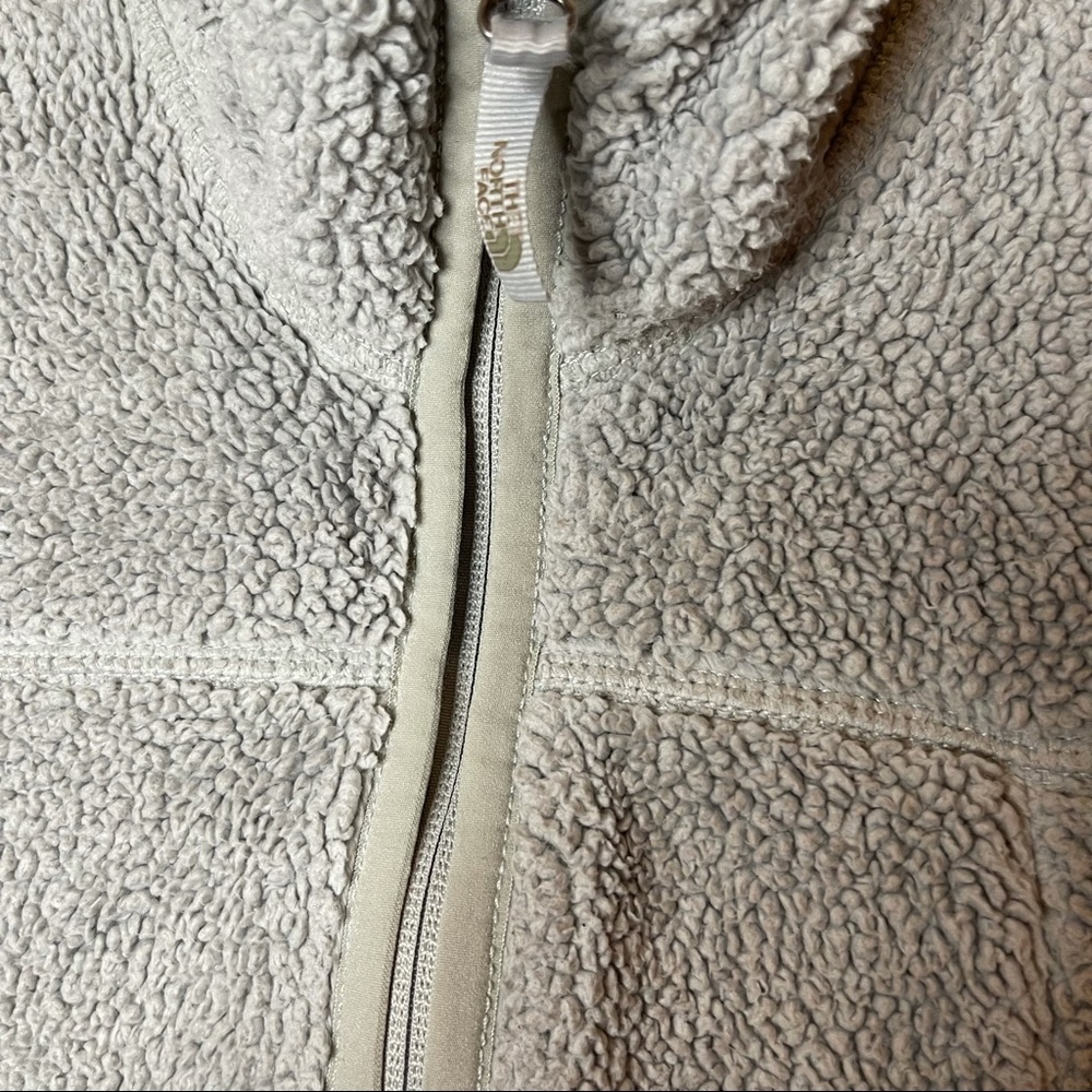 The North Face Sherpa Fleece for Girls. E-1 - Picture 3 of 6